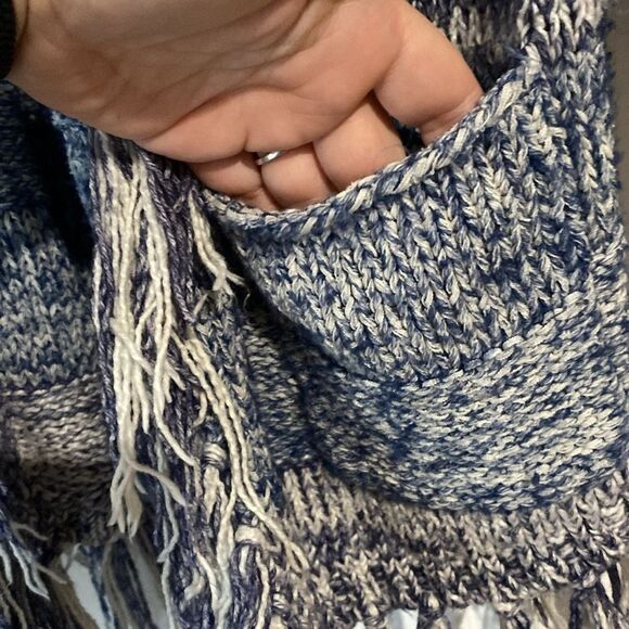 American Eagle Shades of Blue Fringe Knit Hooded Open Sweater Shrug Size L/XL - Picture 4 of 6